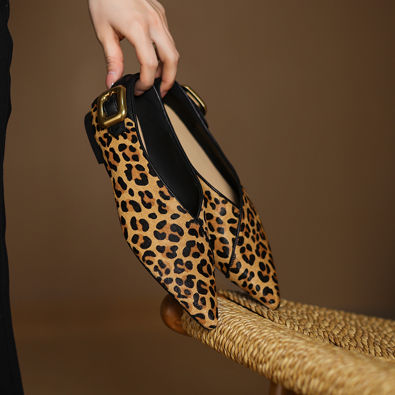 Pointed Toe Flat - 2026年春の新トレンド、本革フラットシューズ、セクシーなレディース、ポインテッドトゥ、レオパード柄フラットシューズ、バックルスタイル、パターン入り、スリッポン、ファッショナブルなパンプス