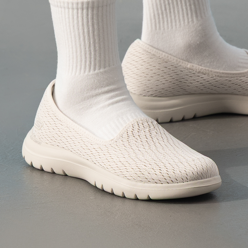 スケッチャーズ 136505-NAT レディース スリップオ - Women Shoes Hong Kong のレビューと価格