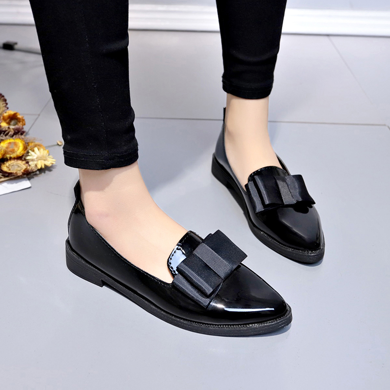 ブラック/ワインレッドのパテントレザーのポインテッドトゥフラ - Women'S Shoes Loafers Black のレビューと価格