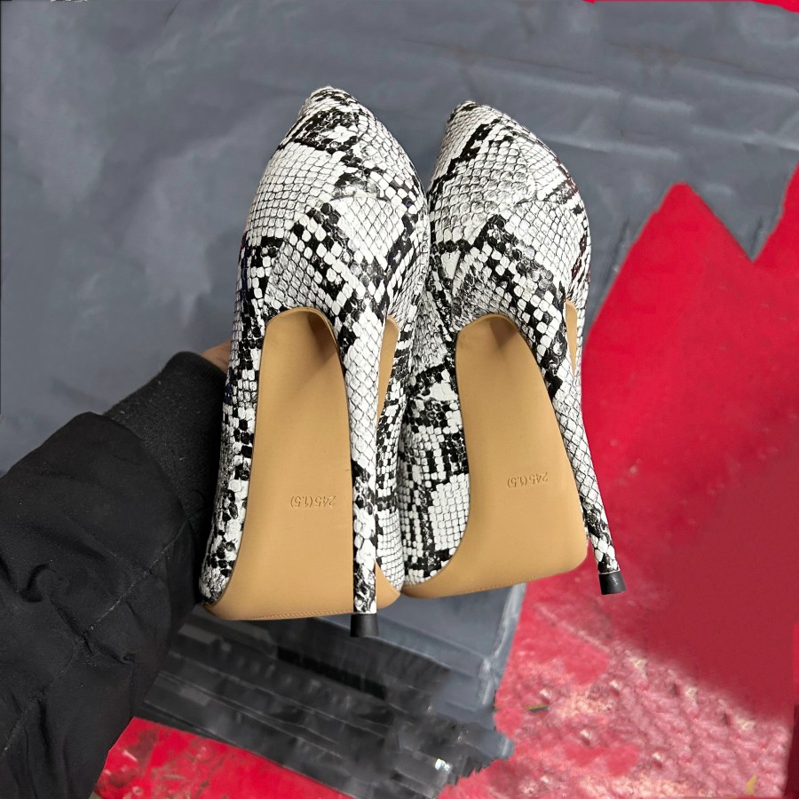 新入荷 ビッグサイズ セクシー スネークスキン レディース  - Women'S Shoes In Size 12 のレビューと価格