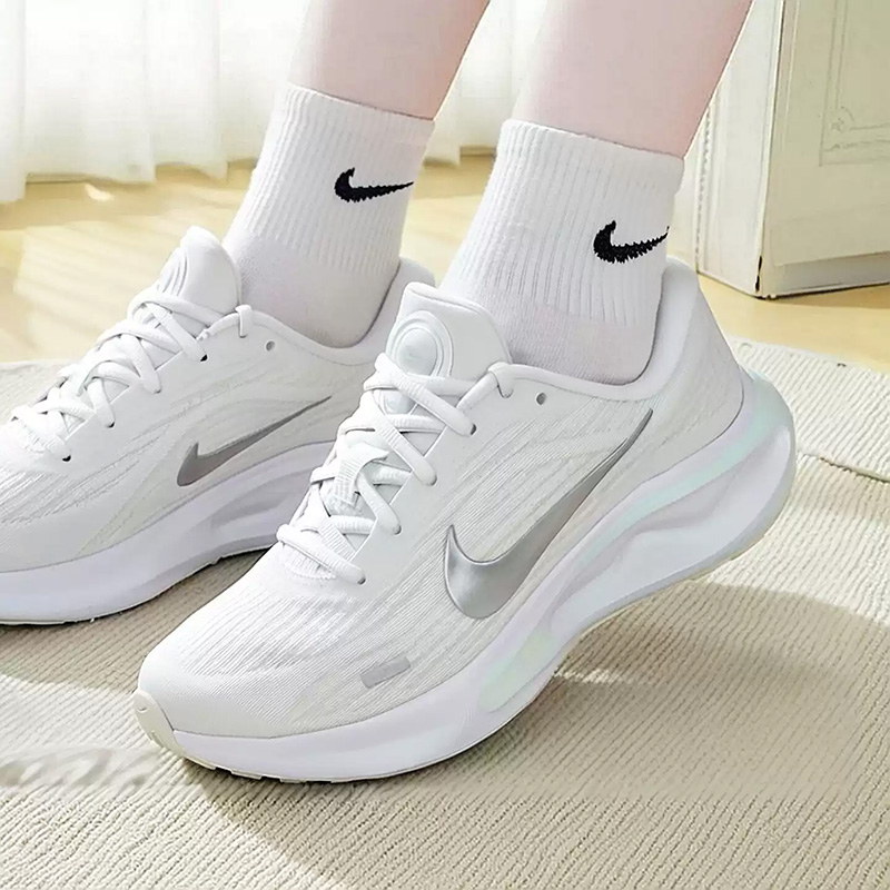 NIKE レディース 新型 JOURNEY RUN クッショ - Women Shoes Hong Kong のレビューと価格
