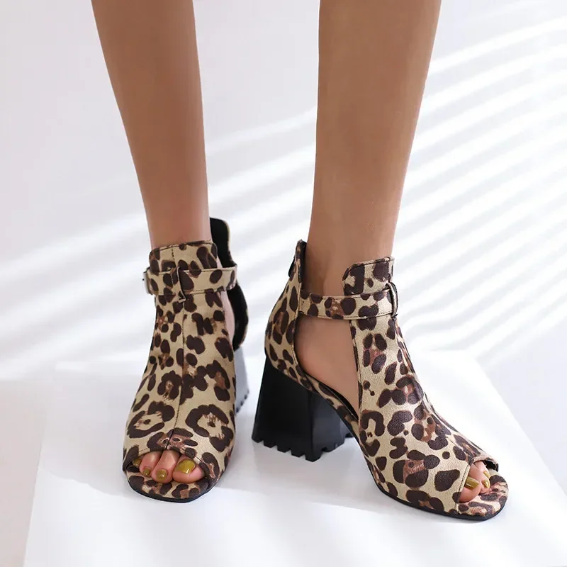 ファッショナブルな女性用グラディエーターハイチャンキーサンダ - Women Shoes Zipper のレビューと価格